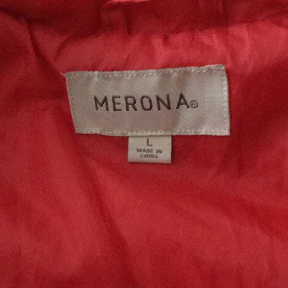 Red vest - Picture 2 of 2